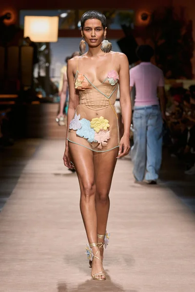 Look 32